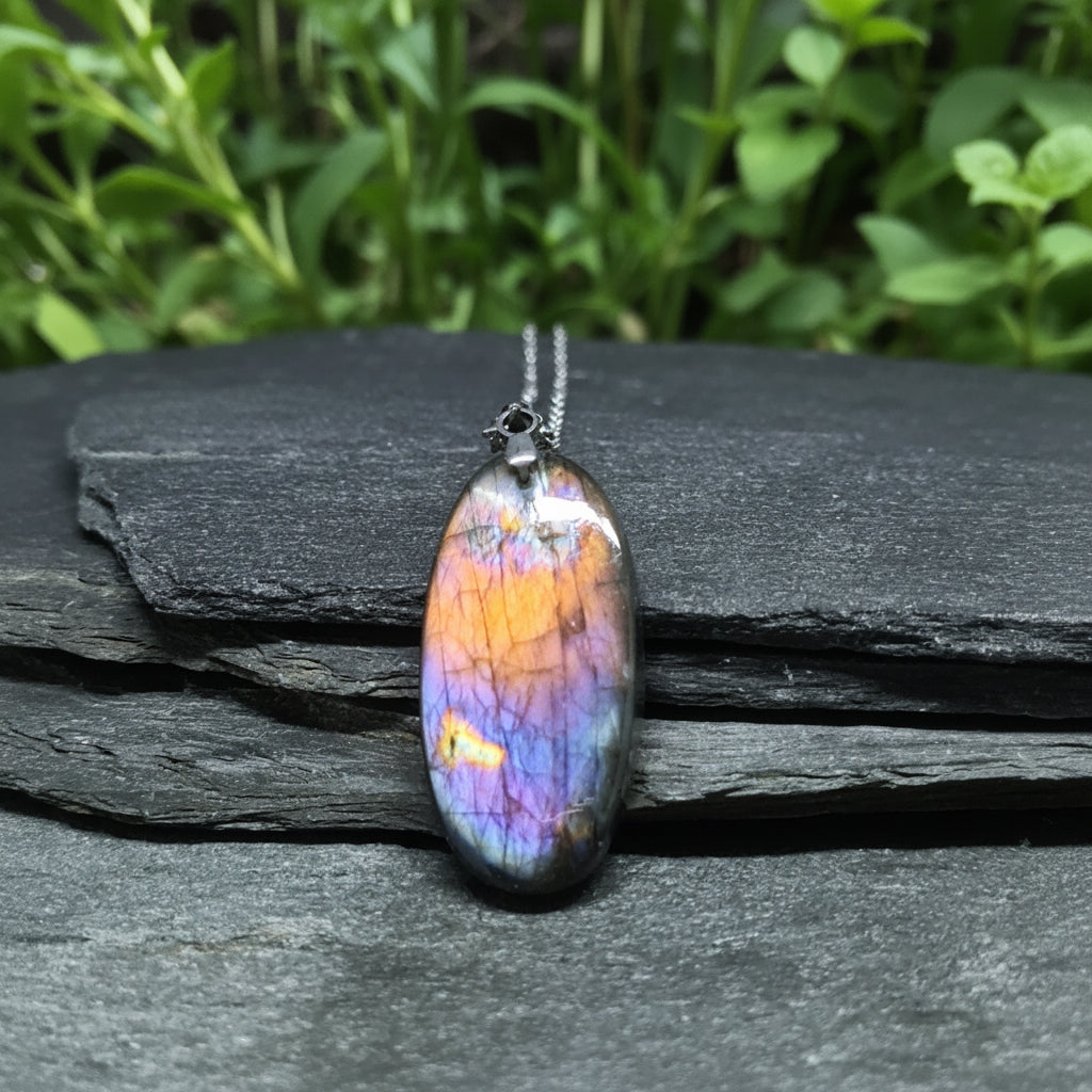 Pendentif en Labradorite bleue, violette et orange (PE2145)