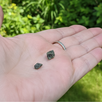 Lot de 2 Alexandrite brutes 0,80g (MB589 - 1)