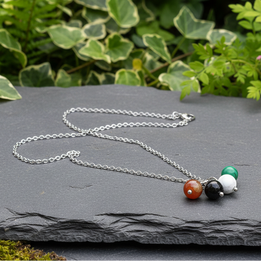 Collier en perles naturelles inspiré du drapeau Palestinien (COL4P - 1)