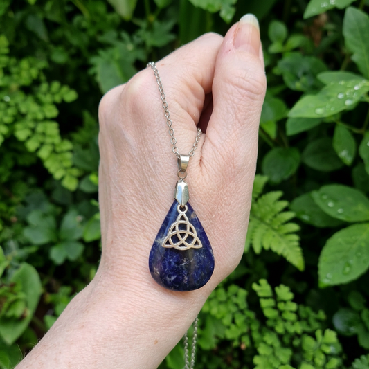 Pendentif en Sodalite et son Triquetra (PE603)