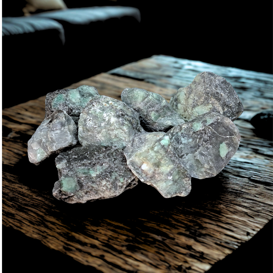 Biotite et Mica avec éclats d'Emeraude (MB372)