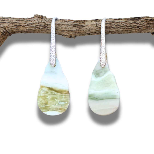 Boucles d'oreilles sculptées en Serpentine (BO200)