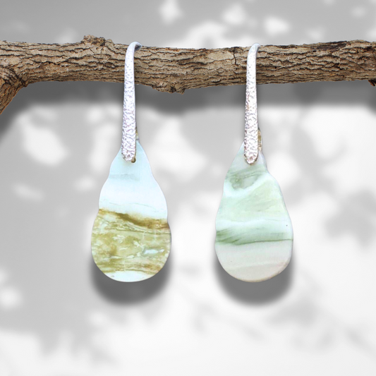 Boucles d'oreilles sculptées en Serpentine (BO200) - ENAE Minéraux