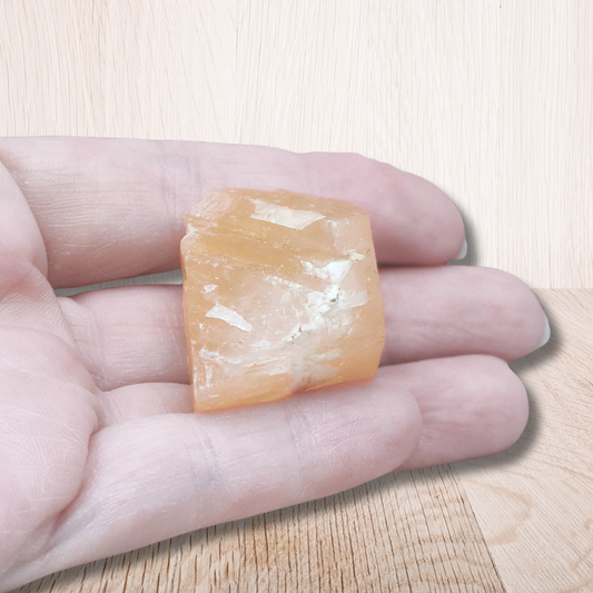 Calcite orange brute (MB526) - ENAE Minéraux