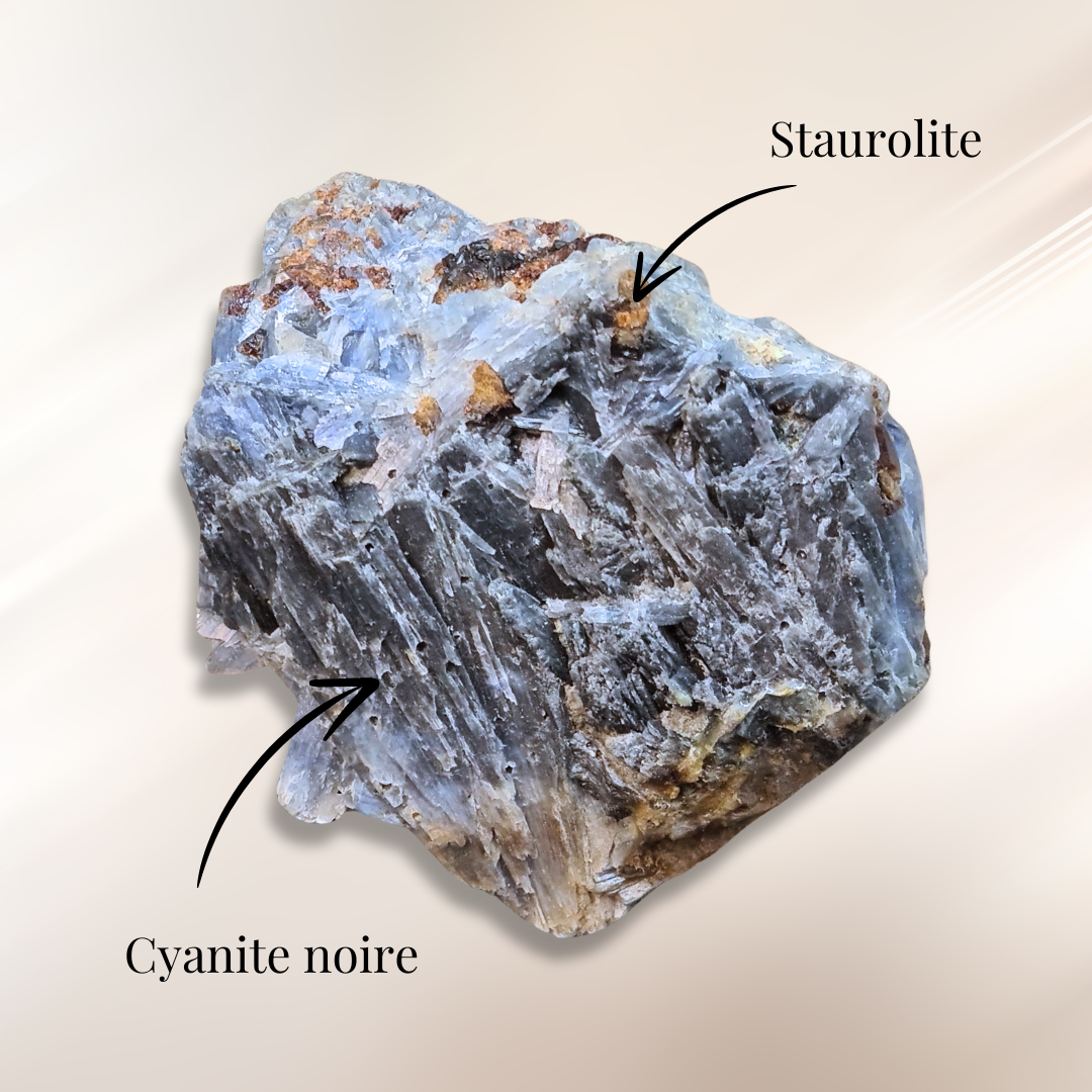 Cyanite bleue et noire avec Quartz et Staurolite (MB551)