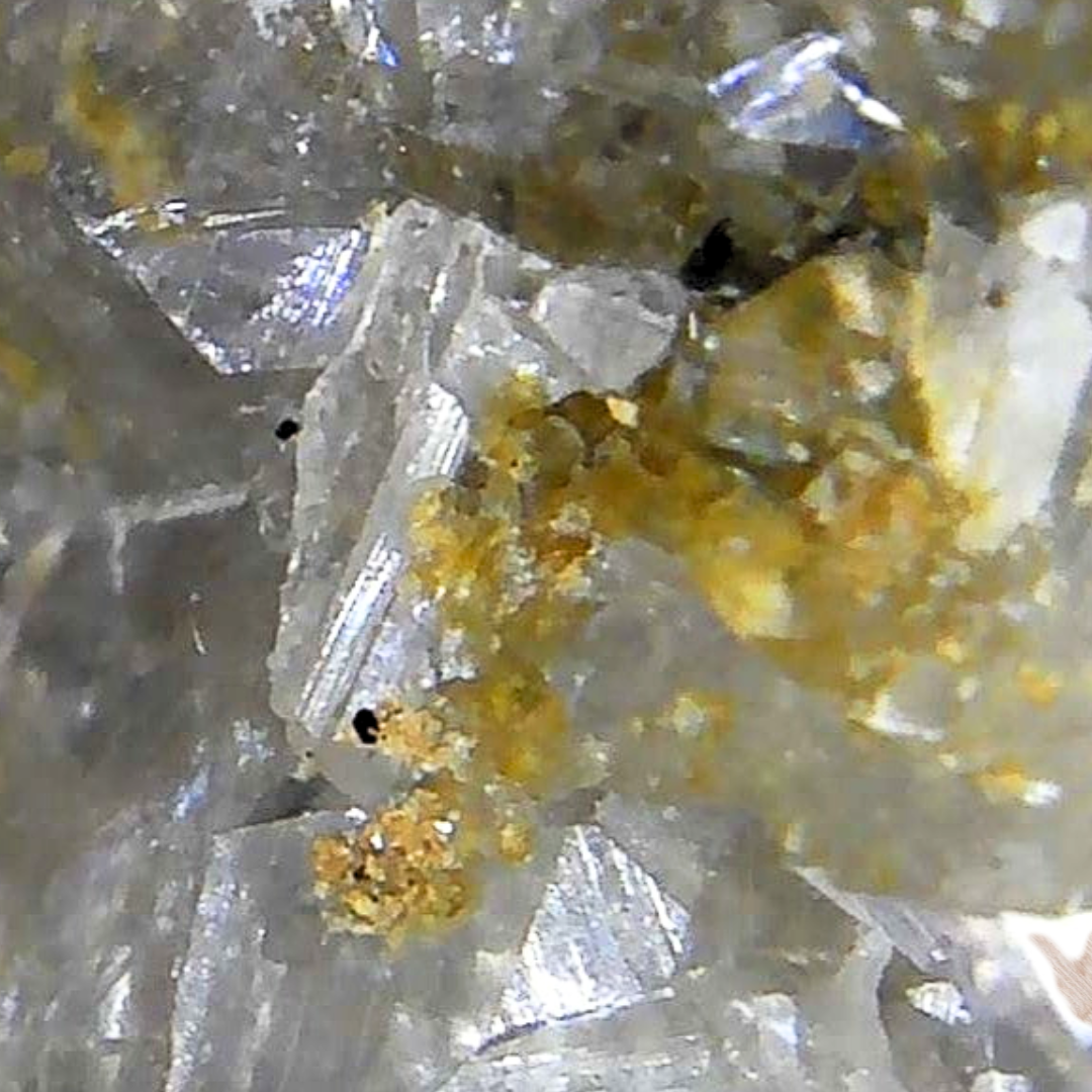 Datolite et petits cristaux de Calcite brute 33g (MB448) - ENAE Minéraux