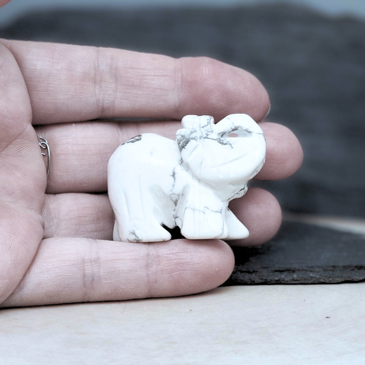 Eléphant en Howlite 40g (PRGFL346-65) - ENAE Minéraux