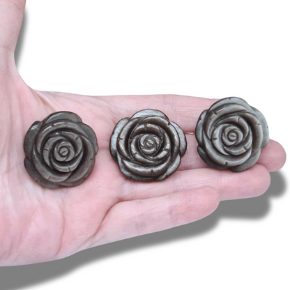 Fleur sculptée en Obsidienne argentée (PRGFL697) - ENAE Minéraux