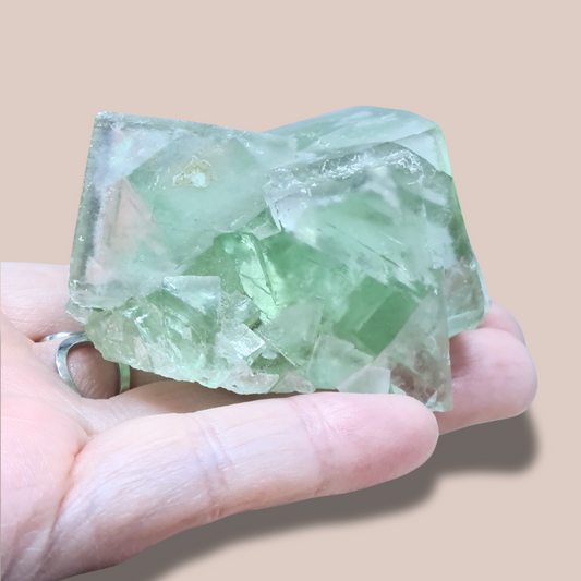 Fluorite cubique verte brute avec fantômes de croissance (MB342)