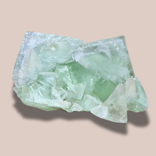 Fluorite cubique verte brute avec fantômes de croissance (MB342)