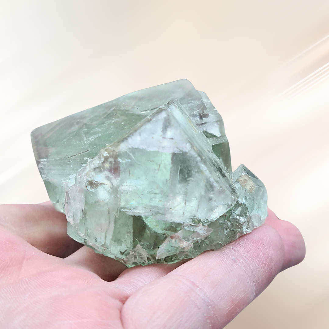 Fluorite cubique verte brute avec fantômes de croissance (MB342)