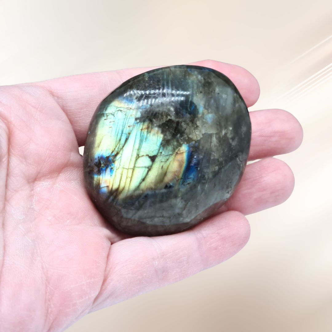 Galet poli en Labradorite (PRGFL342-9)