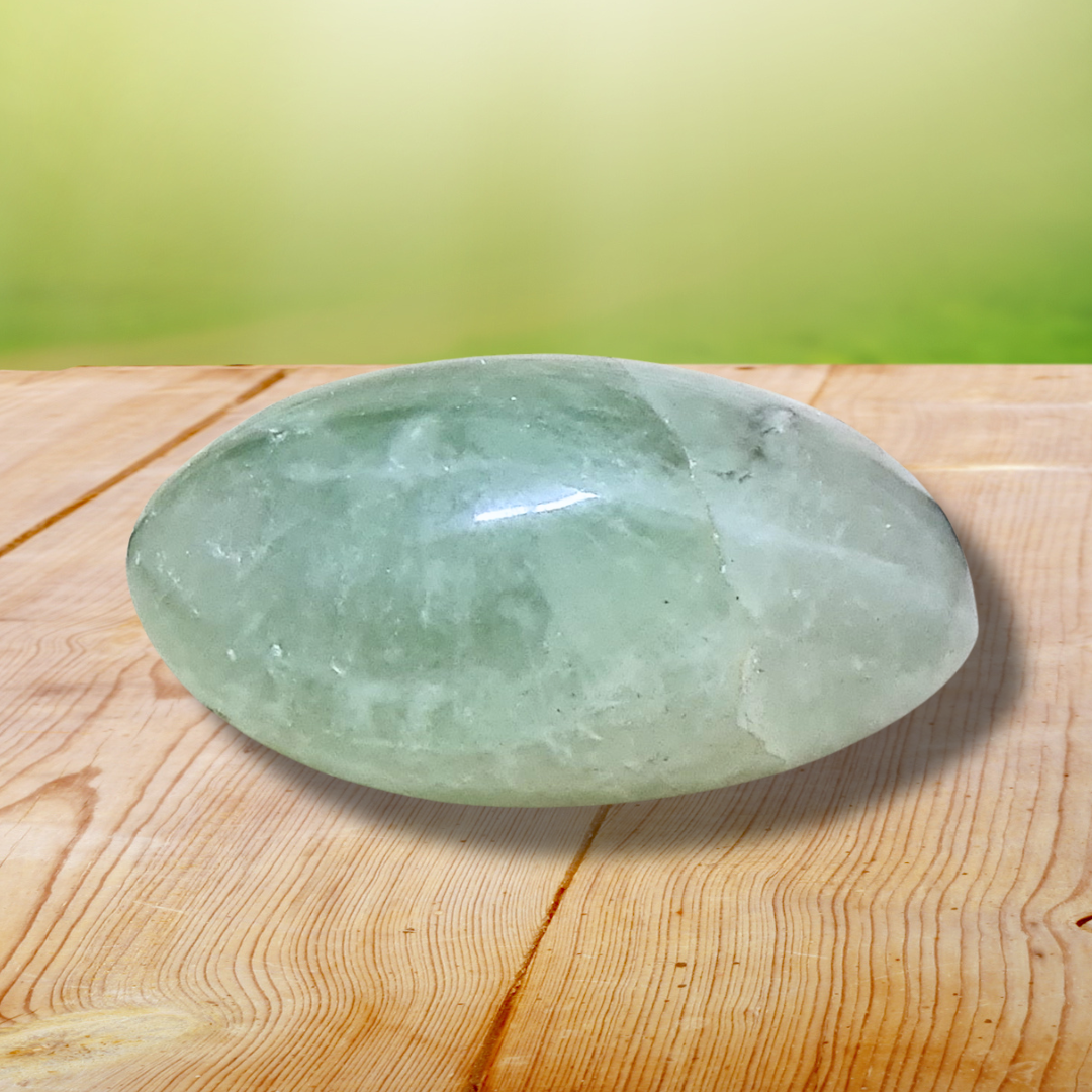 Galet poli en Fluorite verte 135g (PRGFL711) - ENAE Minéraux