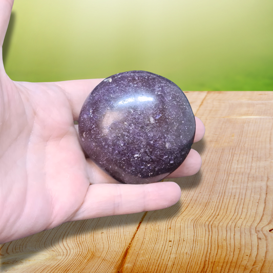 Galet en Lépidolite 143g (PRGFL715) - ENAE Minéraux