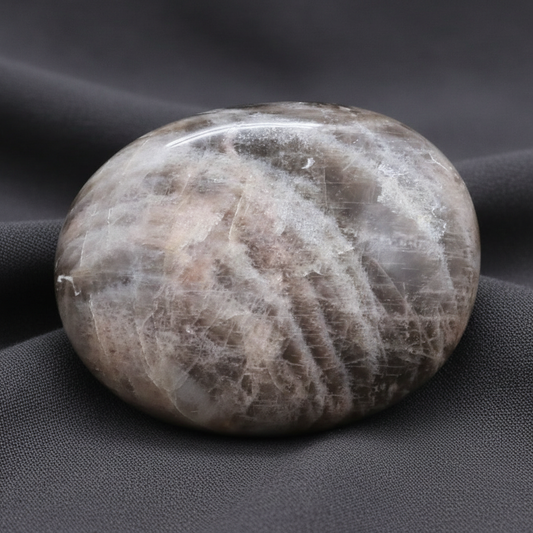 Galet en Pierre de Lune noire 91g (PRGFL608-7)