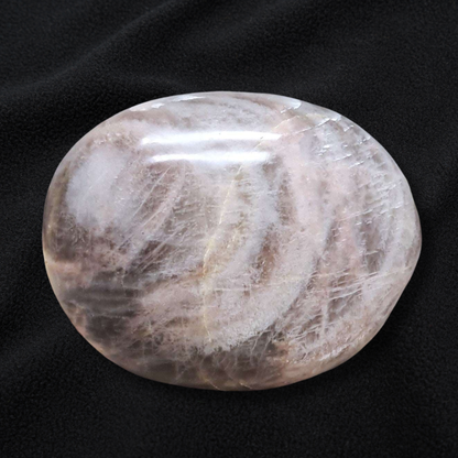 Galet en Pierre de Lune noire 91g (PRGFL608-7)