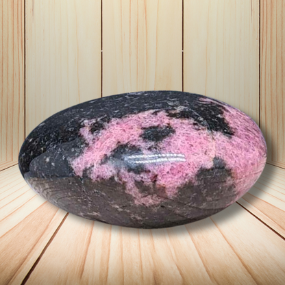 Galet en Rhodonite 122g (PRGFL584-6) - ENAE Minéraux
