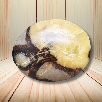 Galet poli en Septaria et Calcite jaune 64g (PRGFL325-4) - ENAE Minéraux