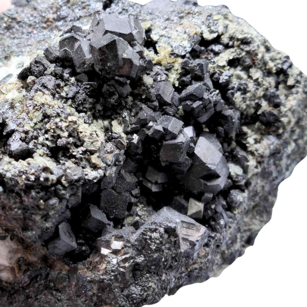 Cristaux de Grenats Mélanite bruts (MB214-2) - ENAE Minéraux