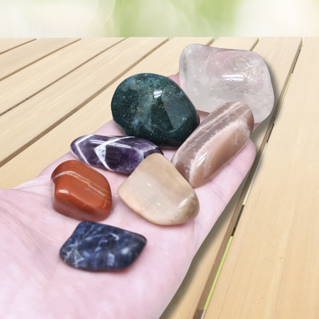 Kit 7 chakras pierres roulées dans une boite en bois