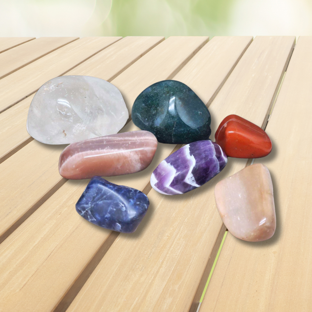 Kit 7 chakras pierres roulées dans une boite en bois