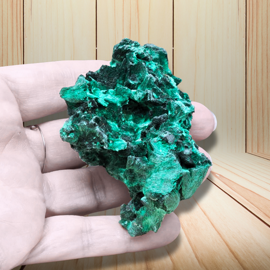Malachite fibreuse brute 102g (MB495-4) - ENAE Minéraux