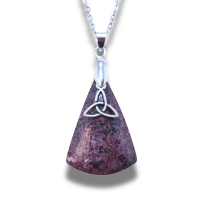 Pendentif en Grenatite et son Triquetra (PE1627-5)
