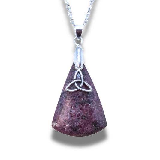 Pendentif en Grenatite et son Triquetra (PE1627-5)