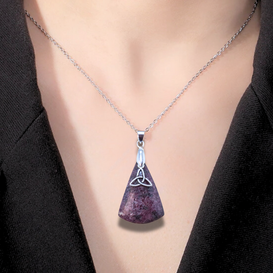 Pendentif en Grenatite et son Triquetra (PE1627-5)
