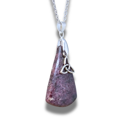 Pendentif en Grenatite et son Triquetra (PE1627-5)