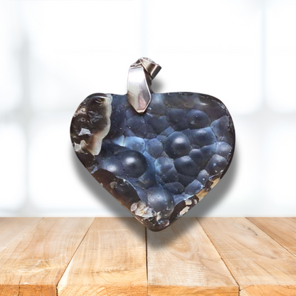 Pendentif cœur en Calcédoine bleue brute (PE1753)