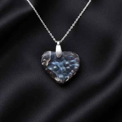 Pendentif cœur en Calcédoine bleue brute (PE1753)