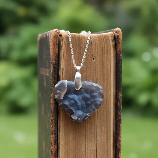 Pendentif cœur en Calcédoine bleue brute (PE1753)