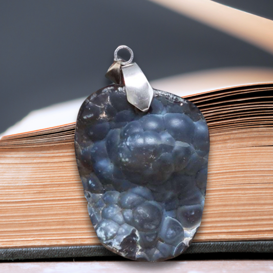 Pendentif en Calcédoine bleue brute (PE1751)