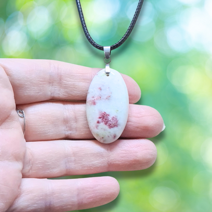 Pendentif en Cinabre et Calcite blanche (PE2019)