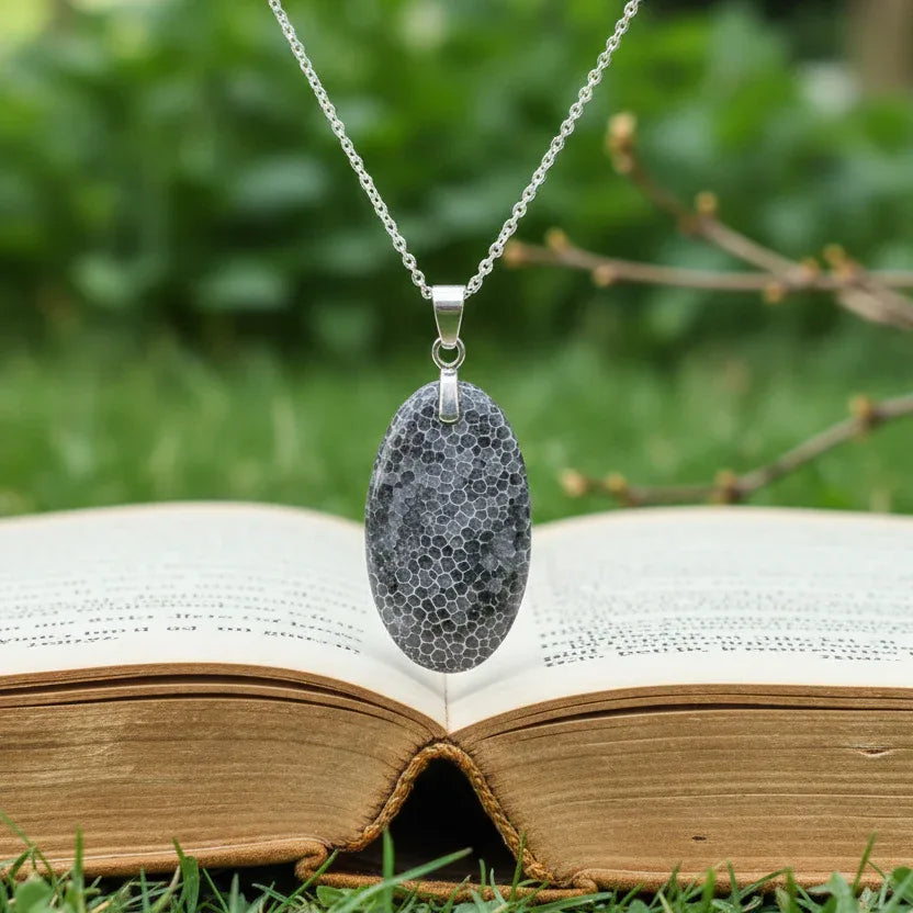 Pendentif en Corail noir fossilisé (PE2005)