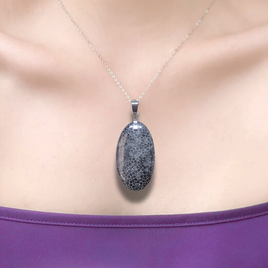 Pendentif en Corail noir fossilisé (PE2005) - ENAE Minéraux