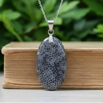 Pendentif en Corail noir fossilisé (PE2005)