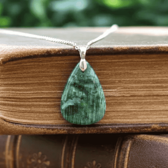 Pendentif en Diopside Chrome (PE795)