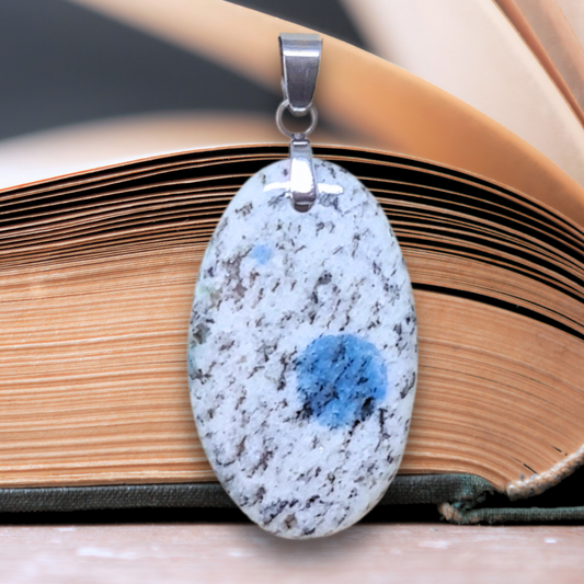 Pendentif en K2 (Granite et Azurite) (PE1782)