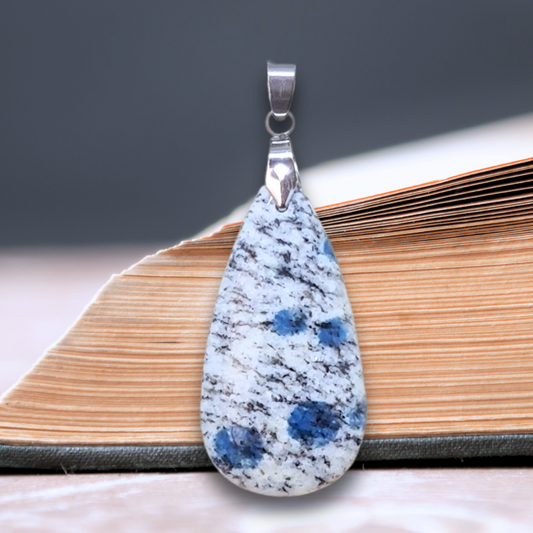 Pendentif en K2 (Granite et Azurite) (PE1781)