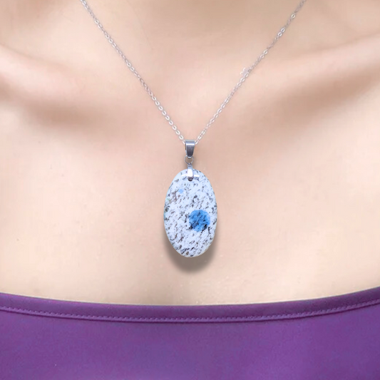 Pendentif en K2 (Granite et Azurite) (PE1782) - ENAE Minéraux