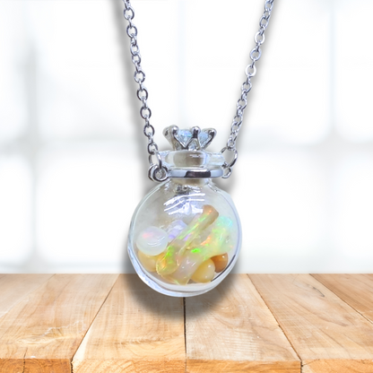Pendentif bouteille en verre remplie d'Opale de Welo (PE1457-3) - ENAE Minéraux