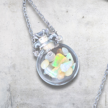 Pendentif bouteille en verre remplie d'Opale de Welo (PE1457-3) - ENAE Minéraux