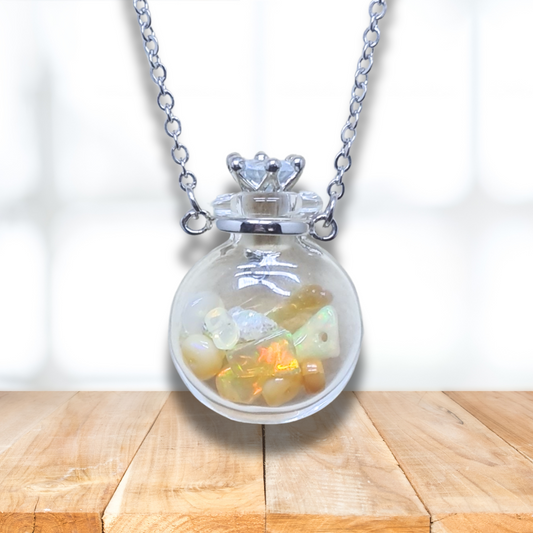 Pendentif bouteille en verre remplie d'Opale de Welo (PE1457-3) - ENAE Minéraux