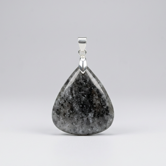 Pendentif en Quartz à Graphite (PE932)
