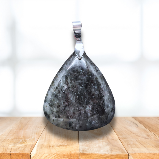 Pendentif en Quartz à Graphite (PE932)