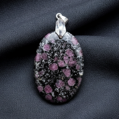 Pendentif en Rubis sur Biotite (PE1167)