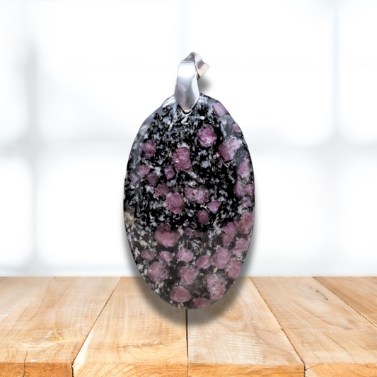 Pendentif en Rubis sur Biotite (PE1368-1) - ENAE Minéraux