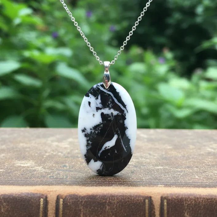 Pendentif en Albite et Tourmaline noire (PE775)